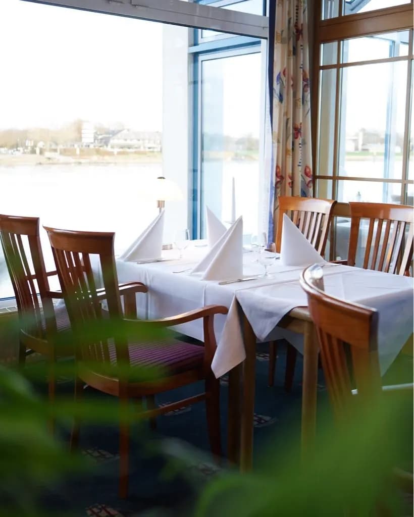 Restaurant mit Blick auf die Weser