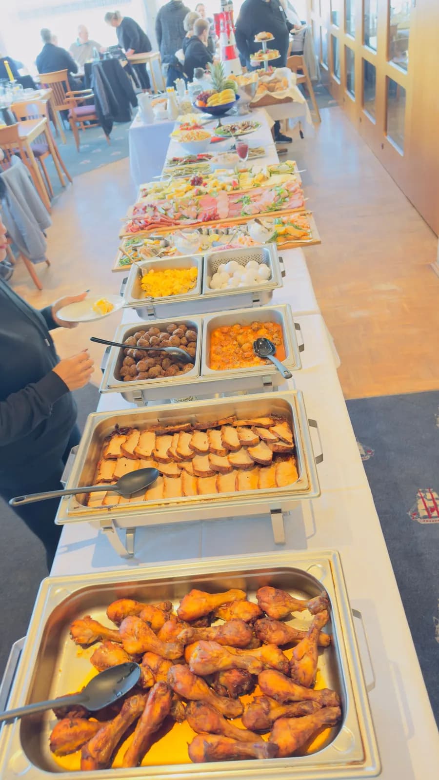 Frühstücksbrunch mit Blick auf die Weser